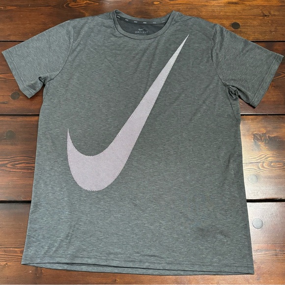 NWOT Nike Men’s Dri Fit Shirt Gray Short Sleeve Big Swoosh Size Large Athletic - Picture 1 of 9